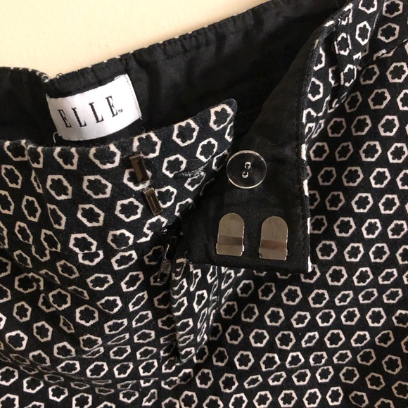 Elle black/white print shorts. - Picture 3 of 6
